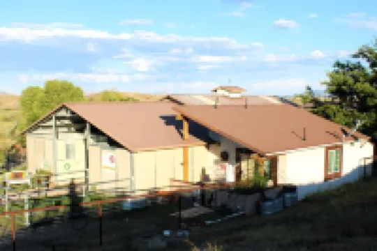 for animal lovers - cute, little Bunkhouse attached to the horse barn