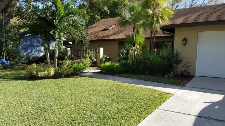 Beautiful 2500sqft Palm Harbor Home 5 miles from Beach