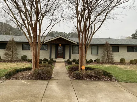 Murfreesboro Mid-Century Modern with AC, WiFi