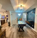 Hidden Gem Modern Loft Hotels near Streamway Park