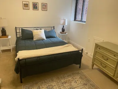 Charming & Spacious Apt in Historic Rowhouse 컬럼비아 하이츠 호텔