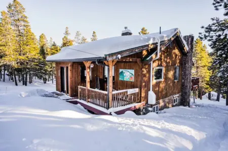 Cozy Fireplace, gorgeous view, ski country