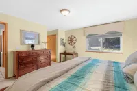 Golf Course View Condo • Quick Walk to Downtown Leavenworth & Resort Pools!