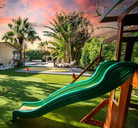 Resort Retreat: Heated Pool, BBQ & Sports Court