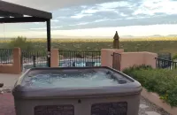 AWESOME Sunsets by the Heated Pool, putting green, hot tub & Tucson Night Lights Hotel a Tanque Verde
