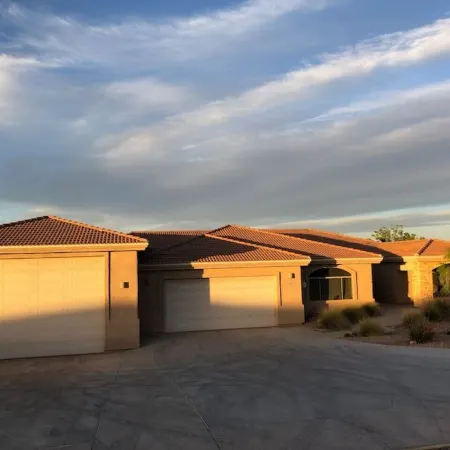 HOZHO: Pool, Hot Tub, Fast WiFi, Level 2 EV PHEV Charger & Lake Powell Views