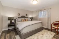 Broadmoor Stunner Sleeps 8 Has It All Hotels near Cheyenne Mountain Zoo