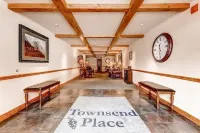 Spacious 3-bedroom penthouse condo, walk or ski to lifts, village and hot tub!