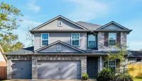 Spacious & Comfy Family Gem: Games ~ Office ~ BBQ! In Crosby, Tx Hotels near Lake Houston
