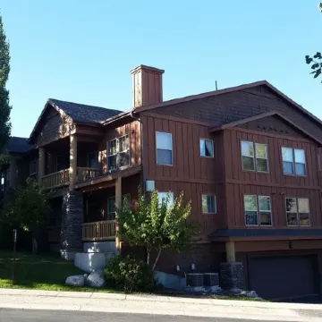 Great Rates! Garage Parking and Shuttle- Easy Deer Valley Access!