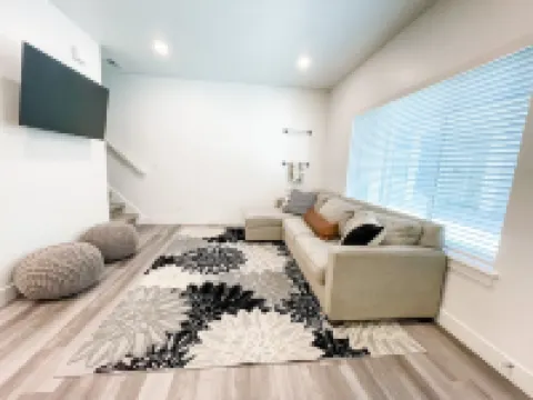 NEW Townhome - Pet Friendly - 3 BD - 30 Minutes from Adventure Hotels in North Ogden