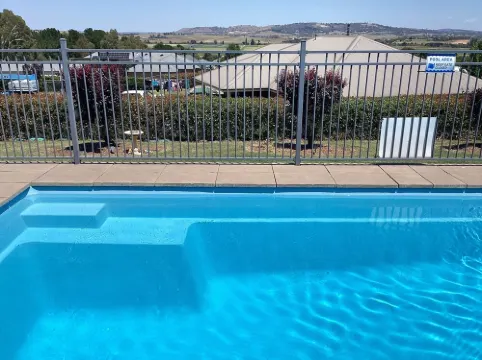 Luxury retreat overlooking Mt Panorama and Bathurst semi-rural surrounds