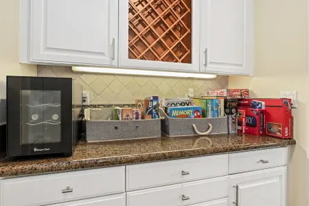 Luxury Family Resort Home Near Beach~ Pool ~ Hot Tub ~ Sportcourt