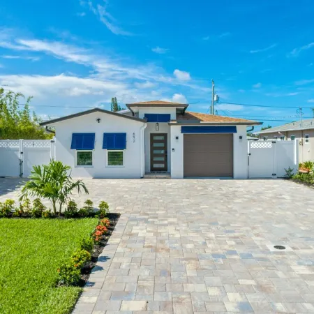 Sea Breeze Paradise - Walk to Vanderbilt Beach and Mercato, Heated Pool Home