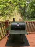 3/2 Log Cabin with year round rushing creek. Hot tub, wifi, A/C, arcade game. - 3-Star