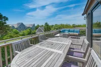Sconset Home: Renovated, Light and Bright on an Oversized Property Hotels in Siasconset