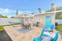 Peaceful Villa, 3.3 mi to the Beach & Big Parking