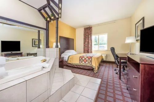 Super 8 by Wyndham Bloomington University Area