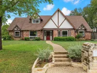Beautiful Tudor Style home centrally located, and packed with amenities! Hotels in Belton