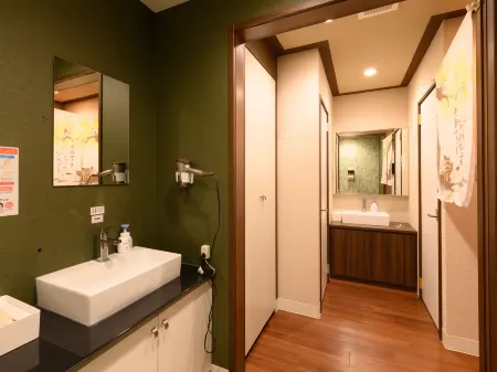 Tabist Capsule Inn Kasakake Отели рядом с достопримечательностью «Kiryu Tenmangu Shrine»