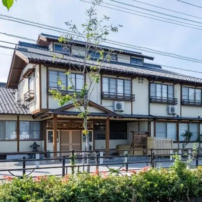 Fujizakura Onsen Ryokan JR石和溫泉站附近的飯店