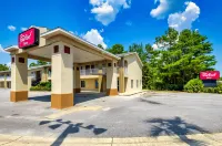 Red Roof Inn Defuniak Springs Hotels near Britton Hill at Lakewood Park