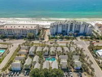 Beachside Breeze Cottage~Location! Crystal Beach, Destin~Steps to Beach & Pool