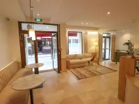 Little Hotel Các khách sạn gần 10. Gare du Nord - Gare de l'Est