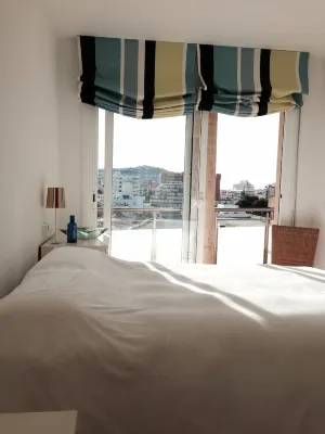 Panoramic 180 ° view on the canals, swimming pool, 6 people Rosas nature reserve