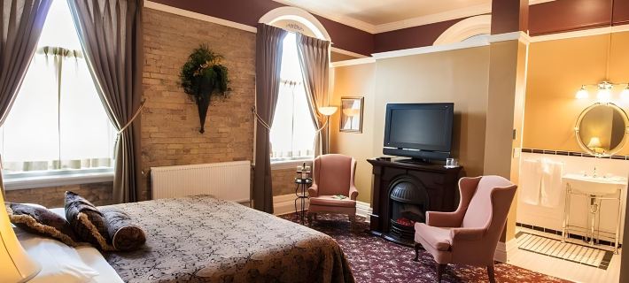 Clocktower Inn Hotels in Middlesex County