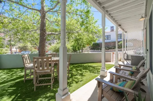 Casa de Oro – Luxe Comfort in the Heart of Old Bisbee Private Yard & EV Charger!