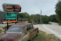 RT62 Motor Resort 70's Cabin w/Jacuzzi