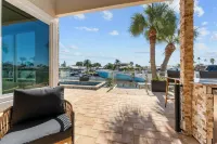 4 Bedroom Waterfront Pool Home near charming downtown New Port Richey