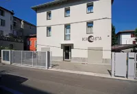 Bed & Basta Hotels near Parco delle Caprette