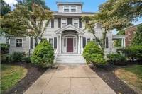 NEW 3BR Salem Townhouse Minutes to downtown