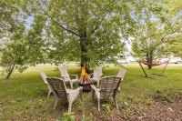 Sleeps12 - Dog-Friendly SidexSide Duplex - Large Yard/Hammocks/Firepits/Grills