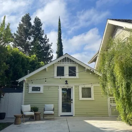 Brand New Charming Guest House in lovely Northwest Glendale CA. Private &Quiet