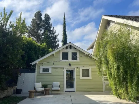 Brand New Charming Guest House in lovely Northwest Glendale CA. Private &Quiet
