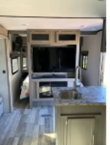 “Big Shirley” in Sunny San Leon