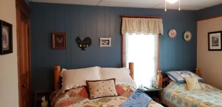 The Hen House Retreat - A Comfortable Place to Roost