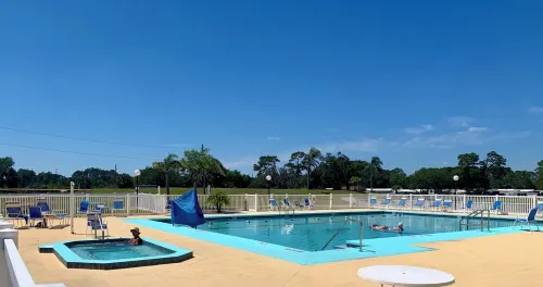 Tiny Hamptons, No Pet Fees, Main Floor Bed