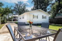 Bay La Launch: Two Bed / One Bath House