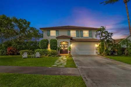 Spacious 5-bedroom house in awesome Jupiter with WiFi, AC