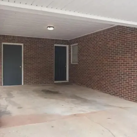 Entire house with 3 bedroom/1.5 bath
