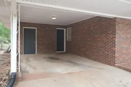 Entire house with 3 bedroom/1.5 bath