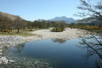 Loch-side House with Stunning Mountain and Loch Views