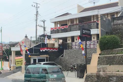 Diponegoro House Hotels in Sidorejo