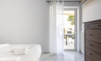 Elegant Coastal Haven Fully Renovated 3-Bedroom Apartment