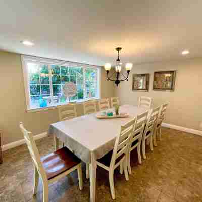 Destination #10 Dining/Meeting Rooms