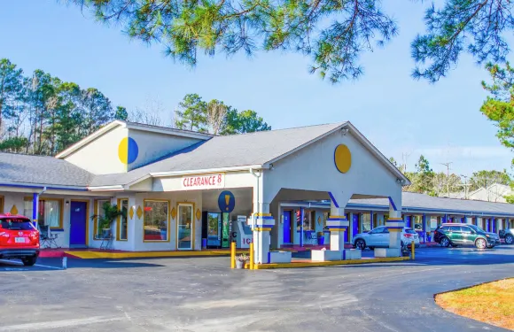 普利茅斯運動員旅館 252-793-3095